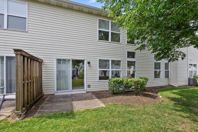 905 Huntington Dr, Elk Grove Village, IL 60007 - rear view of house with a lawn and a patio area