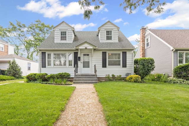 418 S Vail Ave, Arlington Heights, IL 60005 - cape cod home with a front yard and roof with shingles