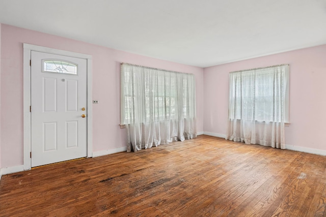 418 S Vail Ave, Arlington Heights, IL 60005 - foyer with wood finished floors and baseboards