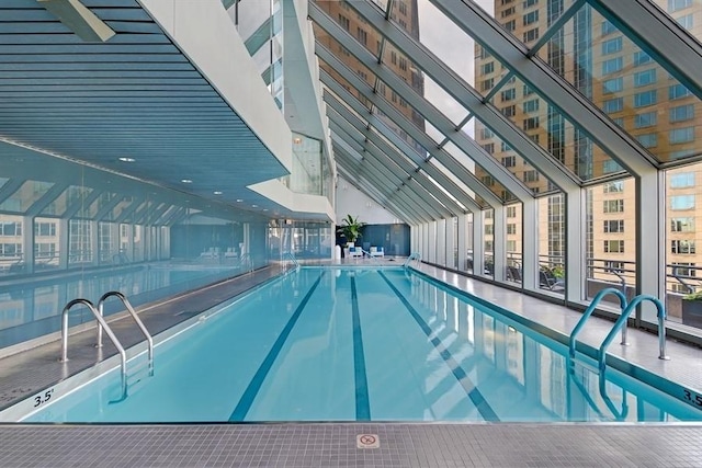 950 N Michigan Ave Unit 4003, Chicago, IL 60611 - view of indoor pool