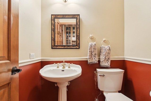 1560 Fairway Cir, Geneva, IL 60134 - half bathroom with toilet