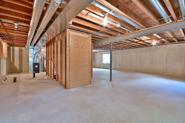 350 Woodhill Dr, Carol Stream, IL 60188 - below grade area featuring water heater