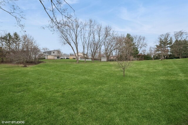 13 Chipping Campden Dr, South Barrington, IL 60010 - view of grassy yard