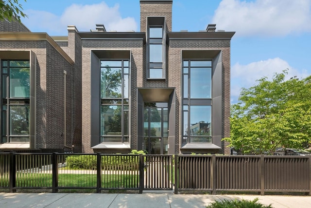 2756 N Magnolia Ave Unit Ph, Chicago, IL 60614 - entrance to property featuring brick siding