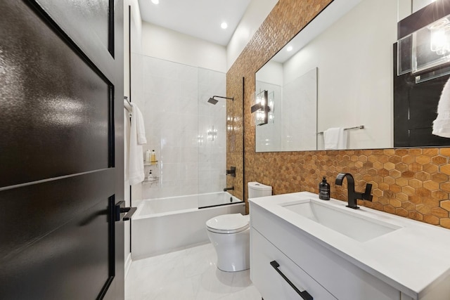 2756 N Magnolia Ave Unit Ph, Chicago, IL 60614 - full bath with vanity, backsplash, shower / tub combination, and recessed lighting