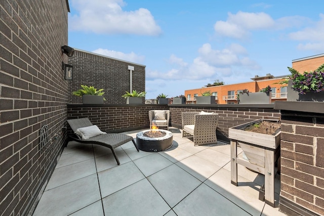 2756 N Magnolia Ave Unit Ph, Chicago, IL 60614 - view of patio with a fire pit