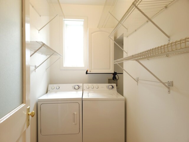 2115 N Sawyer Ave, Chicago, IL 60647 - laundry area featuring washer and clothes dryer
