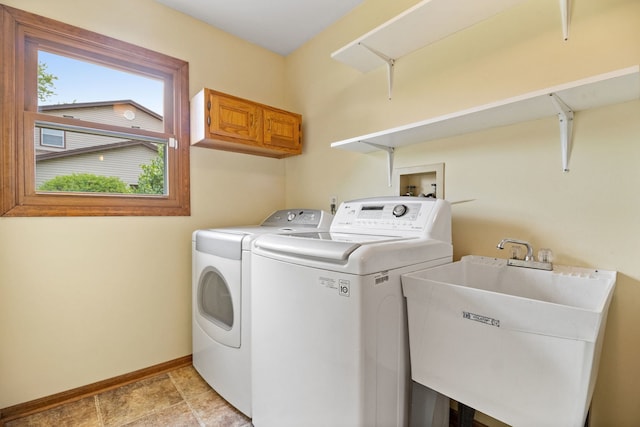 528 Carlson Ct, Batavia, IL 60510 - laundry room with separate washer and dryer and baseboards