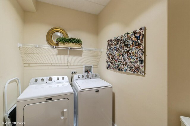 50 S Greeley St Unit 314, Palatine, IL 60067 - laundry area featuring independent washer and dryer