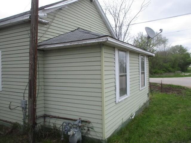 17104 E Coral Rd, Union, IL 60180 - view of side of home featuring a shingled roof