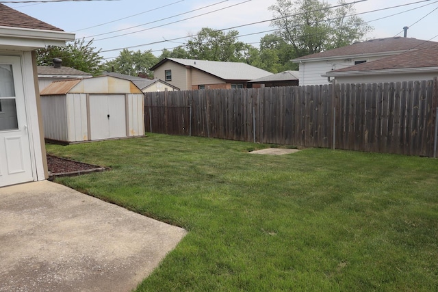 15153 Harding Ave, Midlothian, IL 60445 - view of yard with a storage unit