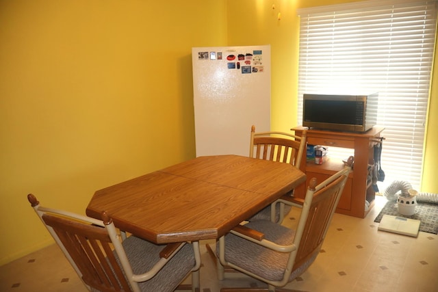 15153 Harding Ave, Midlothian, IL 60445 - dining space featuring light floors