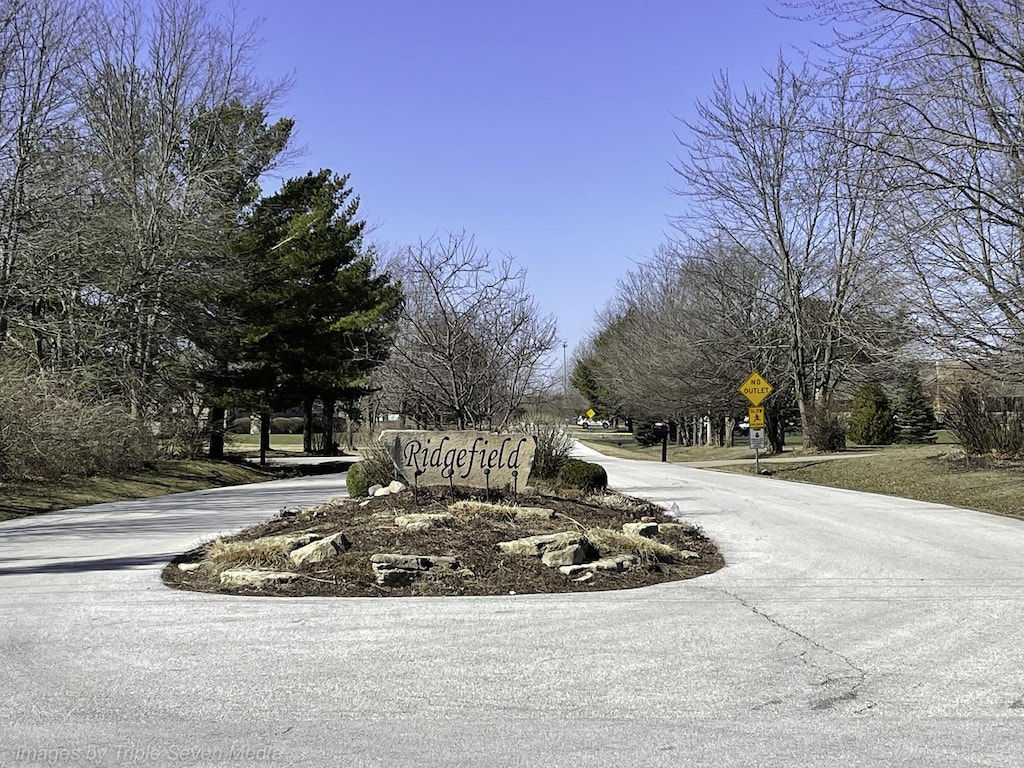 2552 E Royal Ridge Dr, Crete, IL 60417