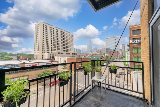 1307 S Wabash Ave Unit 413, Chicago, IL 60605 - balcony featuring a skyline view