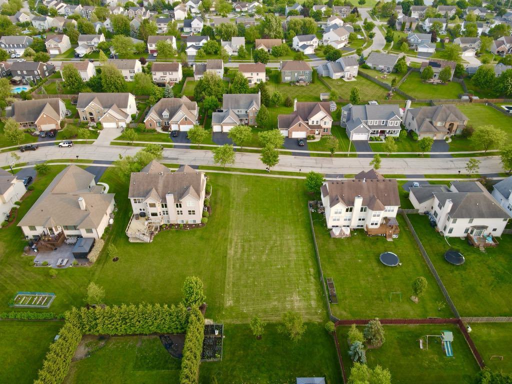 5259 Greenshire Cir, Lake In The Hills, IL 60156
