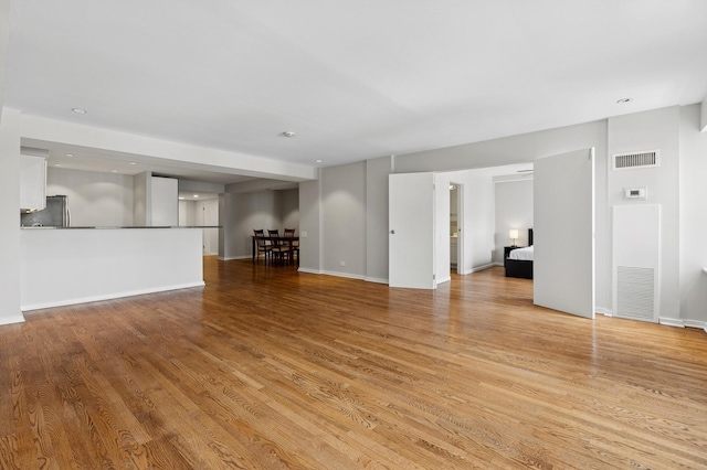 40 E 9th St Unit 1609, Chicago, IL 60605 - unfurnished living room featuring light wood finished floors and baseboards