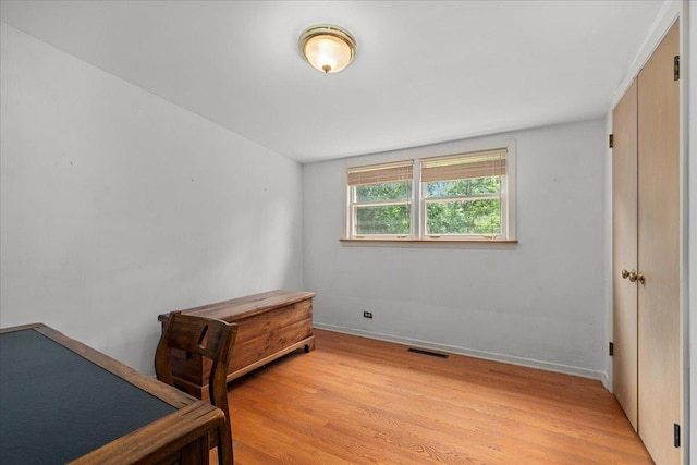 1719 Ferndale Ave, Northbrook, IL 60062 - bedroom featuring light wood finished floors and baseboards