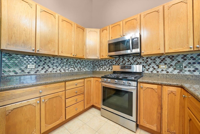 5227 Cobblers Xing Unit 5227, Mchenry, IL 60050 - kitchen with stainless steel appliances, decorative backsplash, and light tile patterned floors