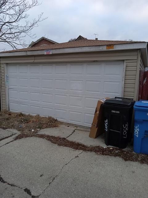 3307 W 37th Pl, Chicago, IL 60632 - view of garage