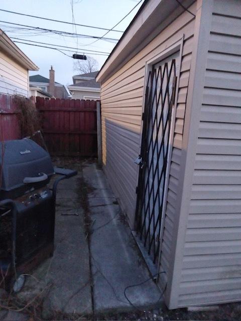 3307 W 37th Pl, Chicago, IL 60632 - view of side of property