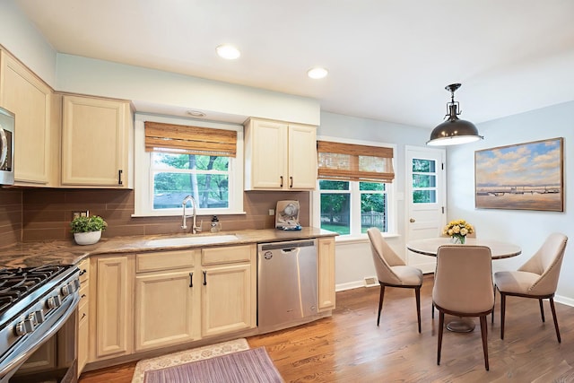 308 Dunbar Rd, Mundelein, IL 60060 - kitchen featuring stainless steel appliances, light wood-style flooring, decorative backsplash, pendant lighting, and recessed lighting