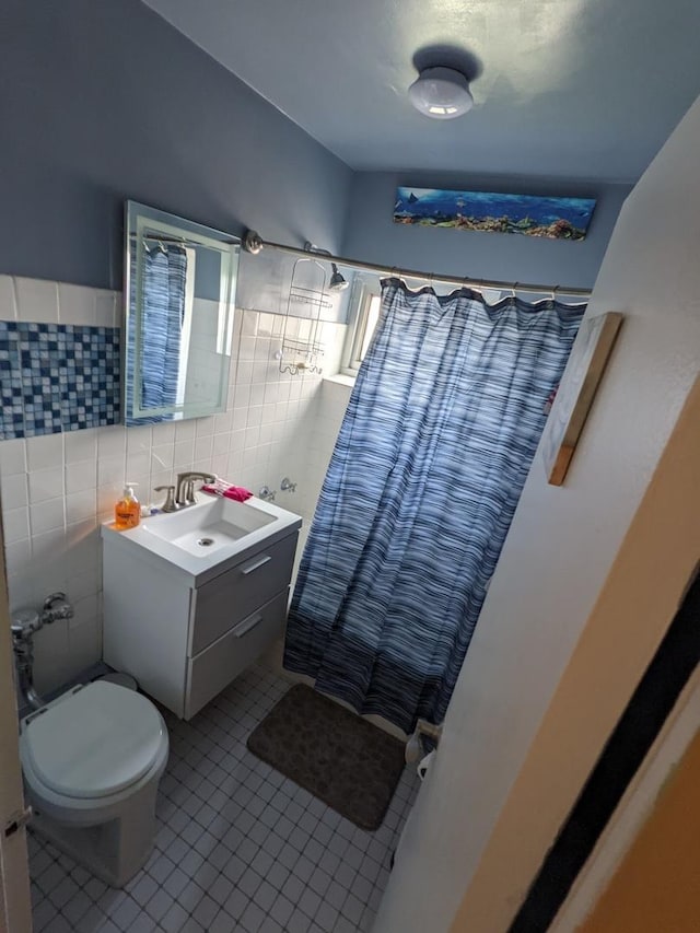 4950 N Marine Dr Unit 1105, Chicago, IL 60640 - full bathroom featuring tile patterned flooring, tile walls, a shower with shower curtain, and vanity
