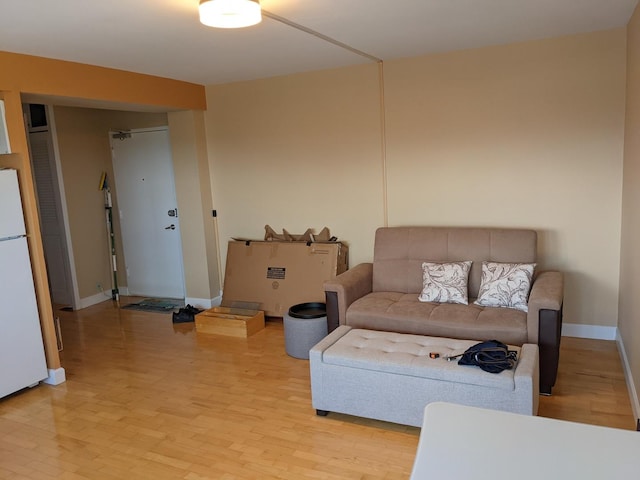 4950 N Marine Dr Unit 1105, Chicago, IL 60640 - living area featuring light wood-type flooring and baseboards
