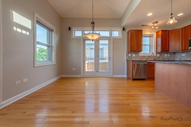 3454 N Ashland Ave Unit 4S, Chicago, IL 60657 - kitchen with dishwasher, light wood-style flooring, tasteful backsplash, hanging light fixtures, and recessed lighting