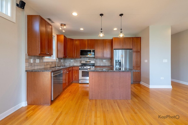 3454 N Ashland Ave Unit 4S, Chicago, IL 60657 - kitchen featuring stainless steel appliances, light wood-type flooring, decorative backsplash, and recessed lighting