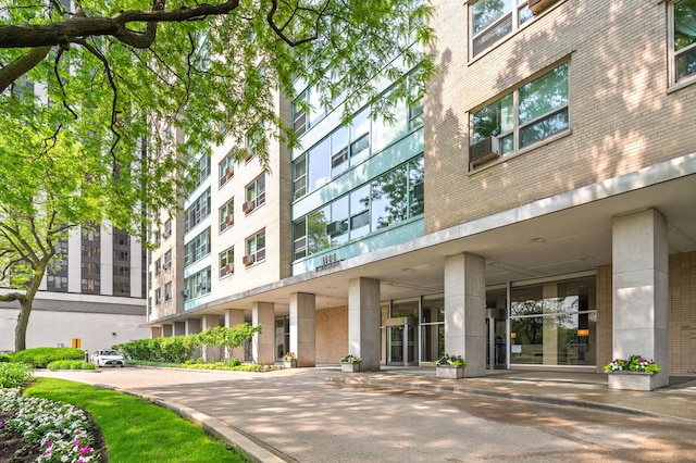 3180 N Lake Shore Dr Unit 8A, Chicago, IL 60657 - view of apartment building / complex