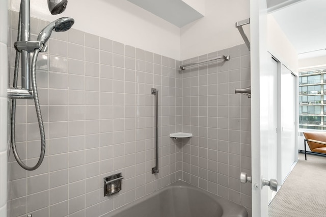 3180 N Lake Shore Dr Unit 8A, Chicago, IL 60657 - full bath featuring bathtub / shower combination