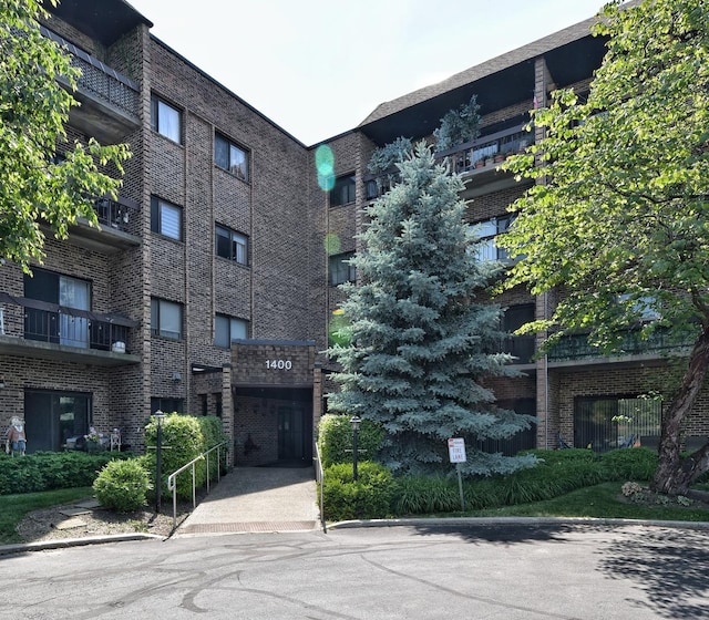 1400 N Elmhurst Rd Unit 310, Mount Prospect, IL 60056 - view of apartment building / complex