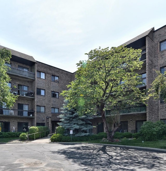 1400 N Elmhurst Rd Unit 310, Mount Prospect, IL 60056 - view of apartment building / complex