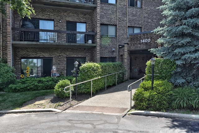 1400 N Elmhurst Rd Unit 310, Mount Prospect, IL 60056 - view of building exterior