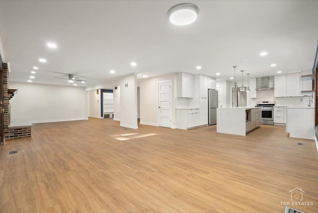 21824 Cambridge Dr, Kildeer, IL 60047 - unfurnished living room featuring recessed lighting, a ceiling fan, and light wood-style flooring