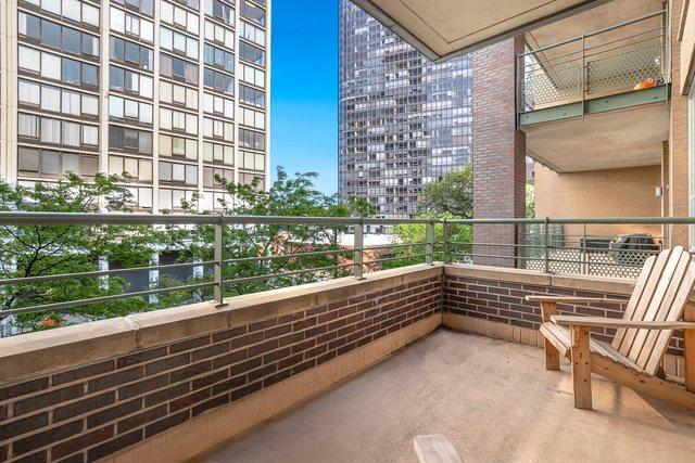 5430 N Sheridan Rd Unit 403, Chicago, IL 60640 - view of balcony