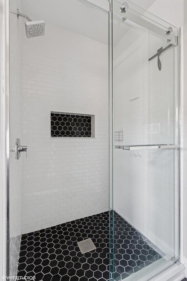 9333 S Oakley Ave, Chicago, IL 60643 - full bathroom featuring a shower stall