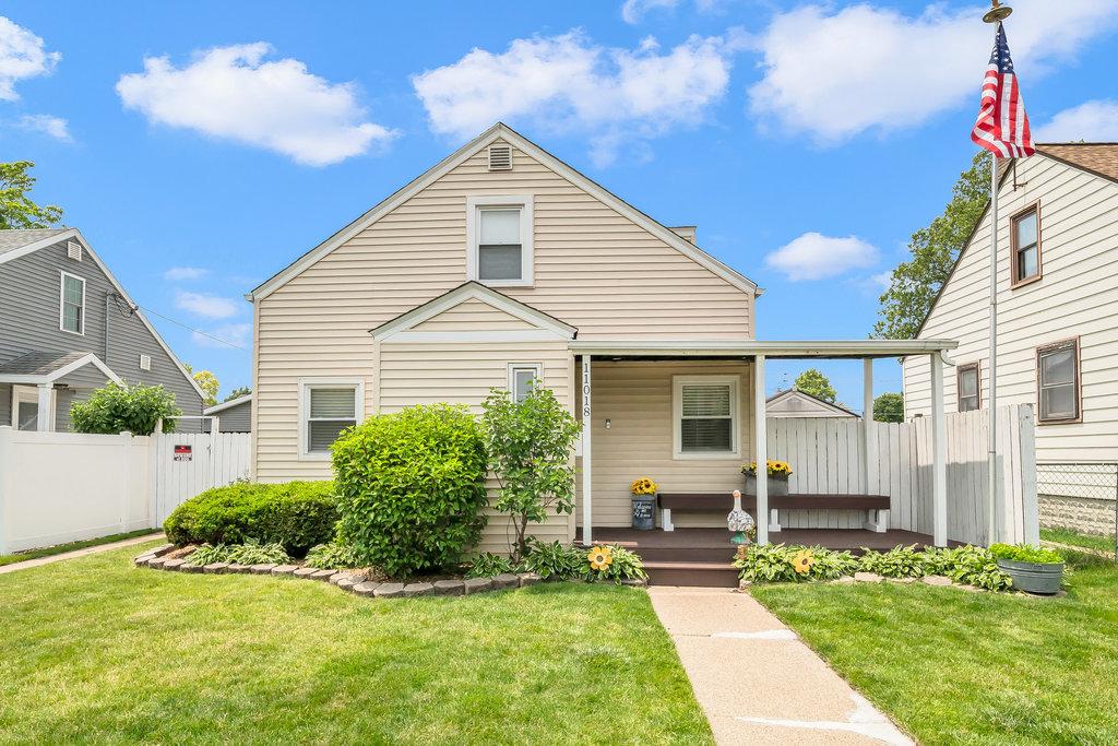 11018 S Sawyer Ave, Chicago, IL 60655 - photo 1