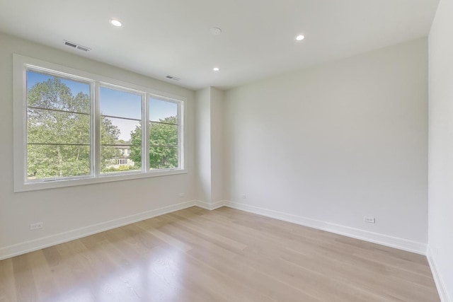 1437 Ashland Ave, River Forest, IL 60305 - empty room featuring light wood-style flooring and recessed lighting