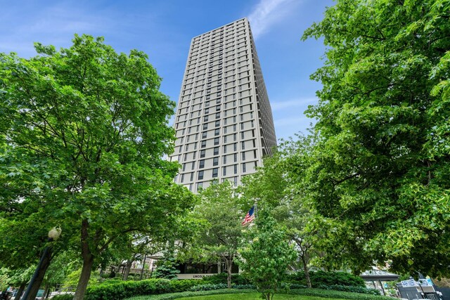 1960 N Lincoln Park W Unit 2402, Chicago, IL 60614 - photo 1