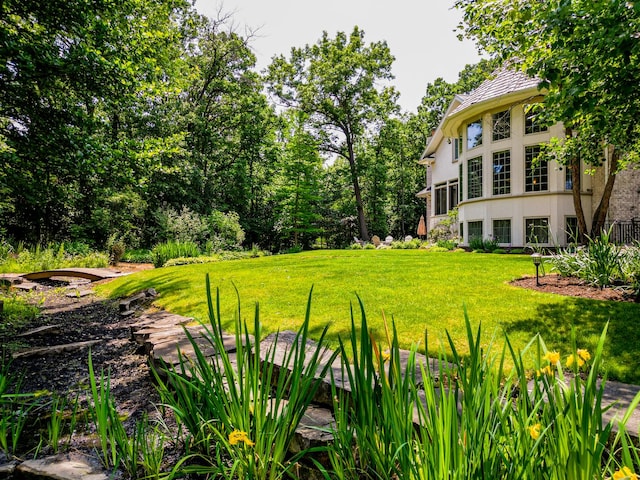1310 Gavin Ct, Lake Forest, IL 60045 - view of green lawn