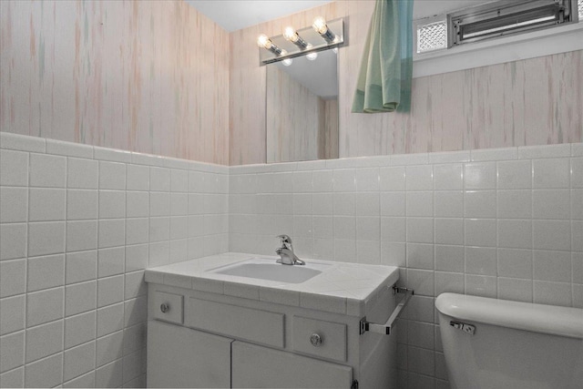 109 N Home Ave, Park Ridge, IL 60068 - half bath with vanity and tile walls