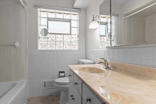 109 N Home Ave, Park Ridge, IL 60068 - full bath featuring tile walls, vanity, plenty of natural light, tile patterned flooring, and tub / shower combination