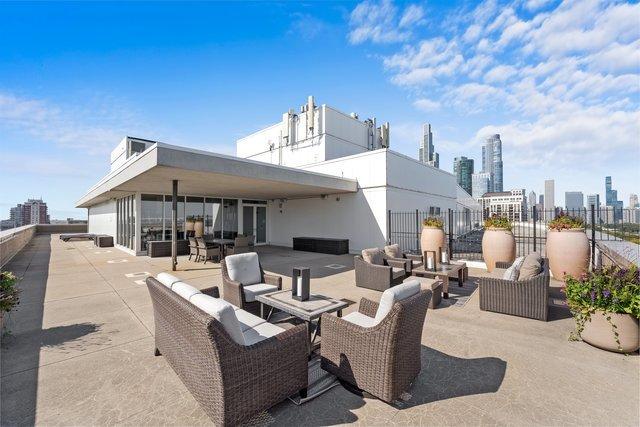 1515 S Prairie Ave Unit 715, Chicago, IL 60605 - view of patio with an outdoor living space and a view of skyline