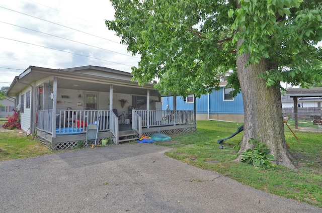 1014 Walnut St, Ottawa, IL 61350 - view of front facade featuring covered porch
