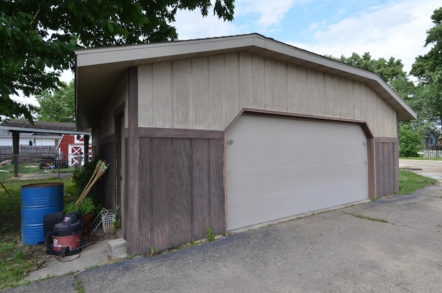 1014 Walnut St, Ottawa, IL 61350 - view of detached garage
