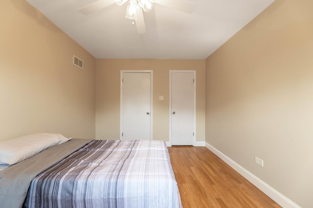 22904 Valley Dr, Richton Park, IL 60471 - bedroom with light wood-type flooring and a ceiling fan