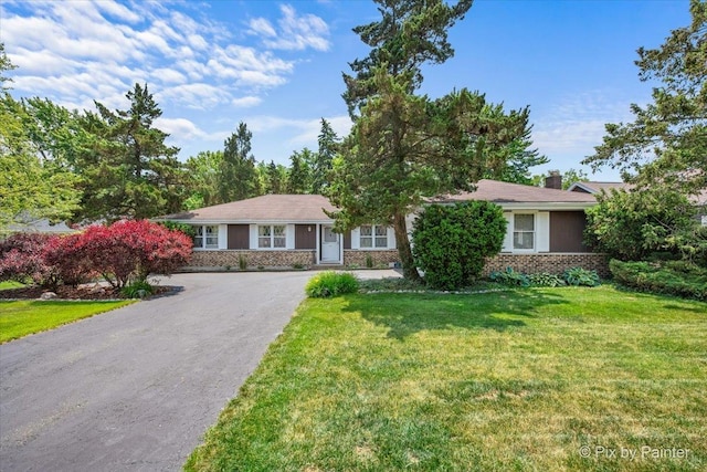 442 Kings Way, Mundelein, IL 60060 - ranch-style home featuring asphalt driveway, a front yard, and a chimney
