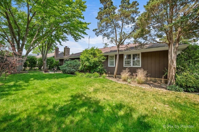 442 Kings Way, Mundelein, IL 60060 - view of grassy yard
