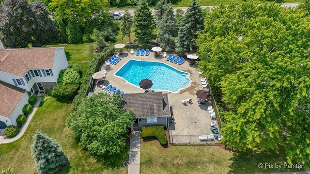 442 Kings Way, Mundelein, IL 60060 - drone / aerial view of a pool area
